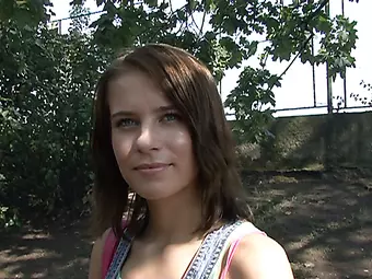Uyuyan lesbian sex yanlislikla soktu sikiş resmi