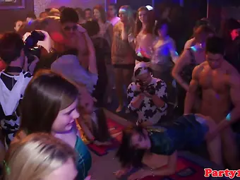 Halk otobüsünde mastürbasyon milf sex konulu playboy işemek resmi